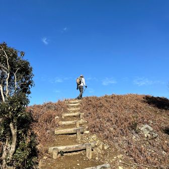 山頂への階段✨
遮る物が何も無くて最高💙
