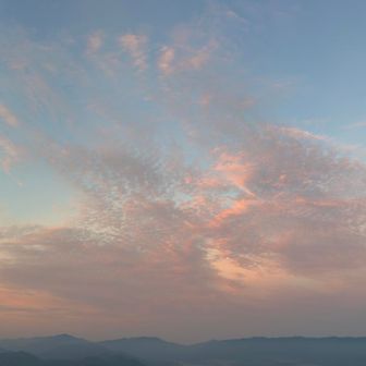 犬鳴方面です。
快晴だったのに一気に鱗雲が湧いて来ました。