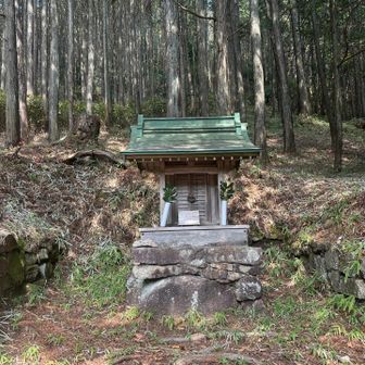 また祠がありました