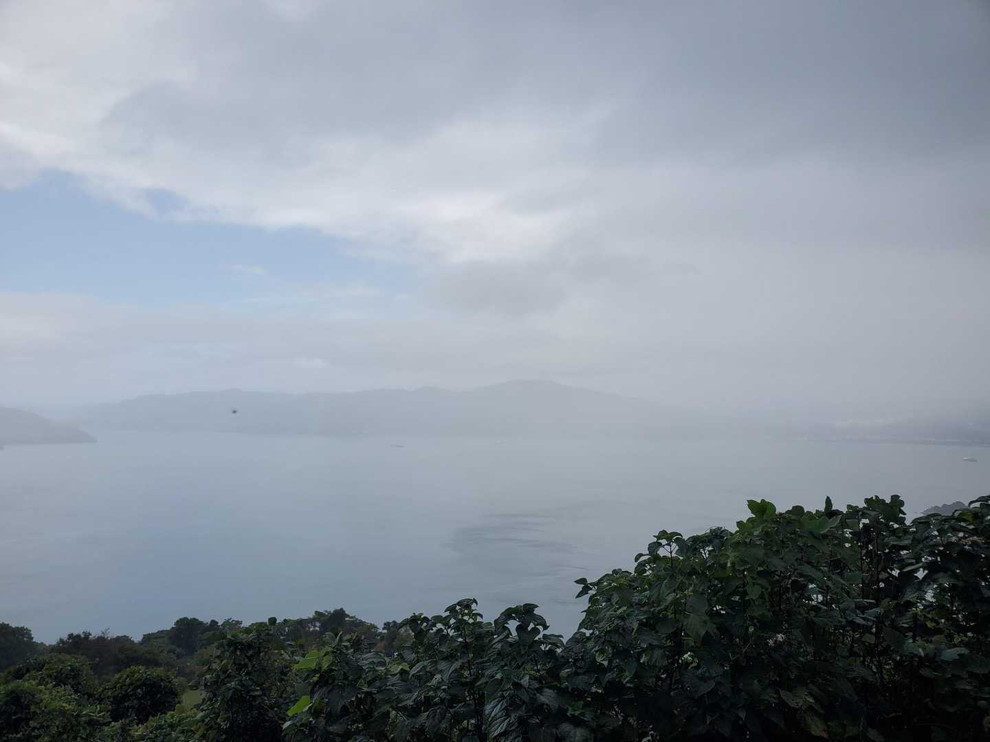 太華山の方から雨がやってきた☔😫