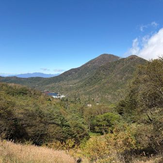稜線からの黒檜山と駒ヶ岳