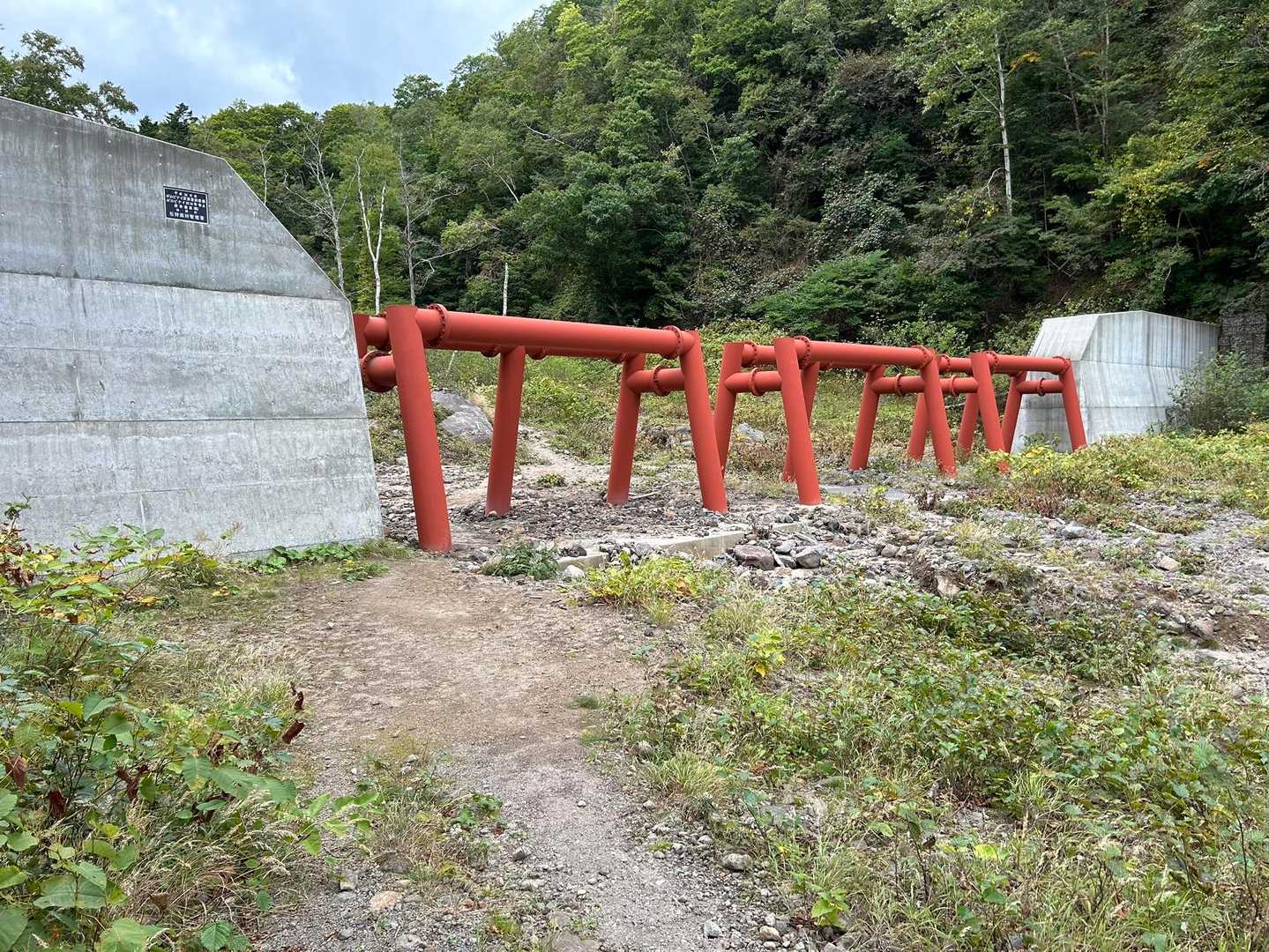 以前の大雨で　かなり　土砂崩れが発生
