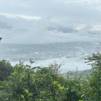 鎮南山あたりは
雲海の動きが忙しい(•̥̑.̮•̥̑)
