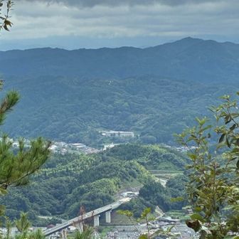 美しい山、楽しい山頂を守っていくのは大変なんだよ😔