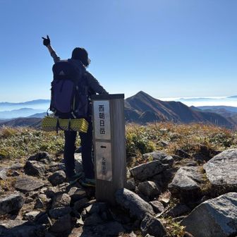 西朝日岳から眺める大朝日岳！
カッコイイ♥️
リベンジ大成功〜‼️🎉
