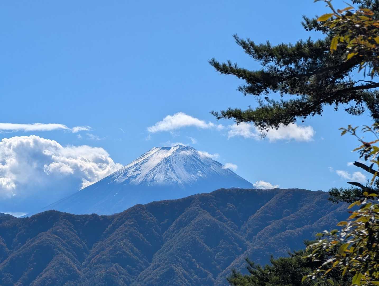 なんだかんだ言っても、見えると「わぁ〜見えた〜💕！」と大喜びしてしまう富士山です🗻✨️😆