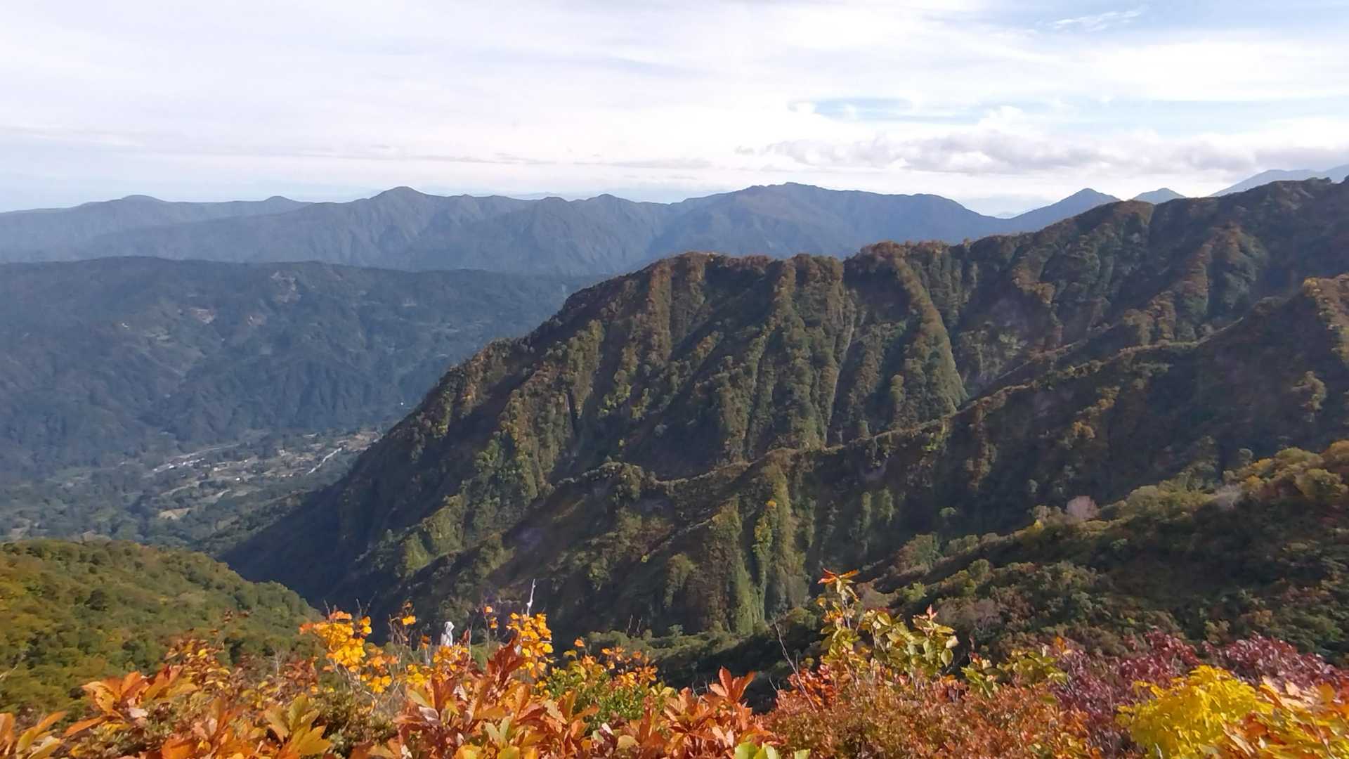 権現岳と獰猛急峻な尾根