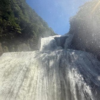 青空が隠れてしまうくらいの水飛沫😆

服もびしょ濡れです！
昨日はびしょ濡れでテンションダダ下がりでしたが、
今日は爆上がり↗️です😆