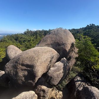 岩には登ってみたくなる