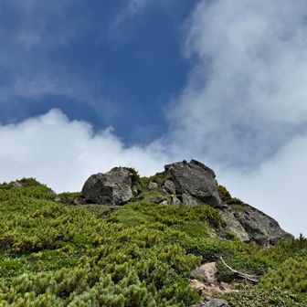 オプタテシケ山頂と一瞬の青空