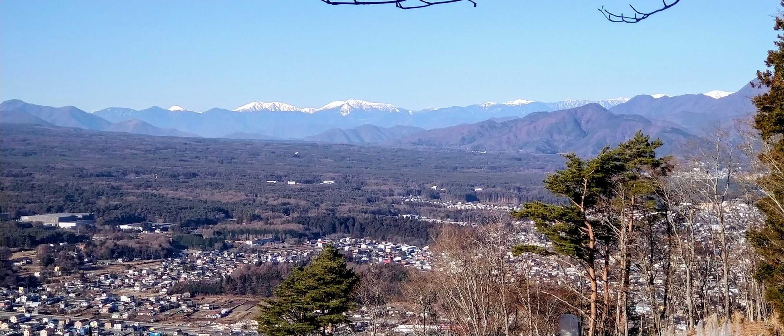 竜ヶ岳・三方分山と南アルプス。以前登った仙丈ヶ岳、甲斐駒ヶ岳、北岳が居並ぶ。