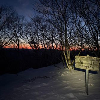 桜山まで戻ってヘッドライト点灯
キレイな夕焼け
この山を選んで正解👍