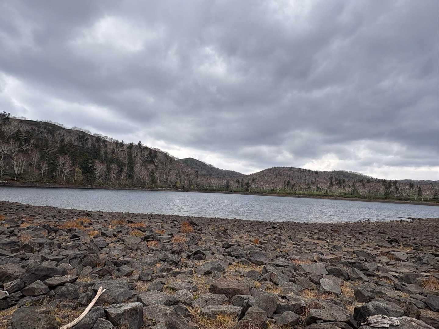 真簾沼に到着🐟
標高1,000mを超える場所に、こんなに大きな沼があるなんて不思議〜😮