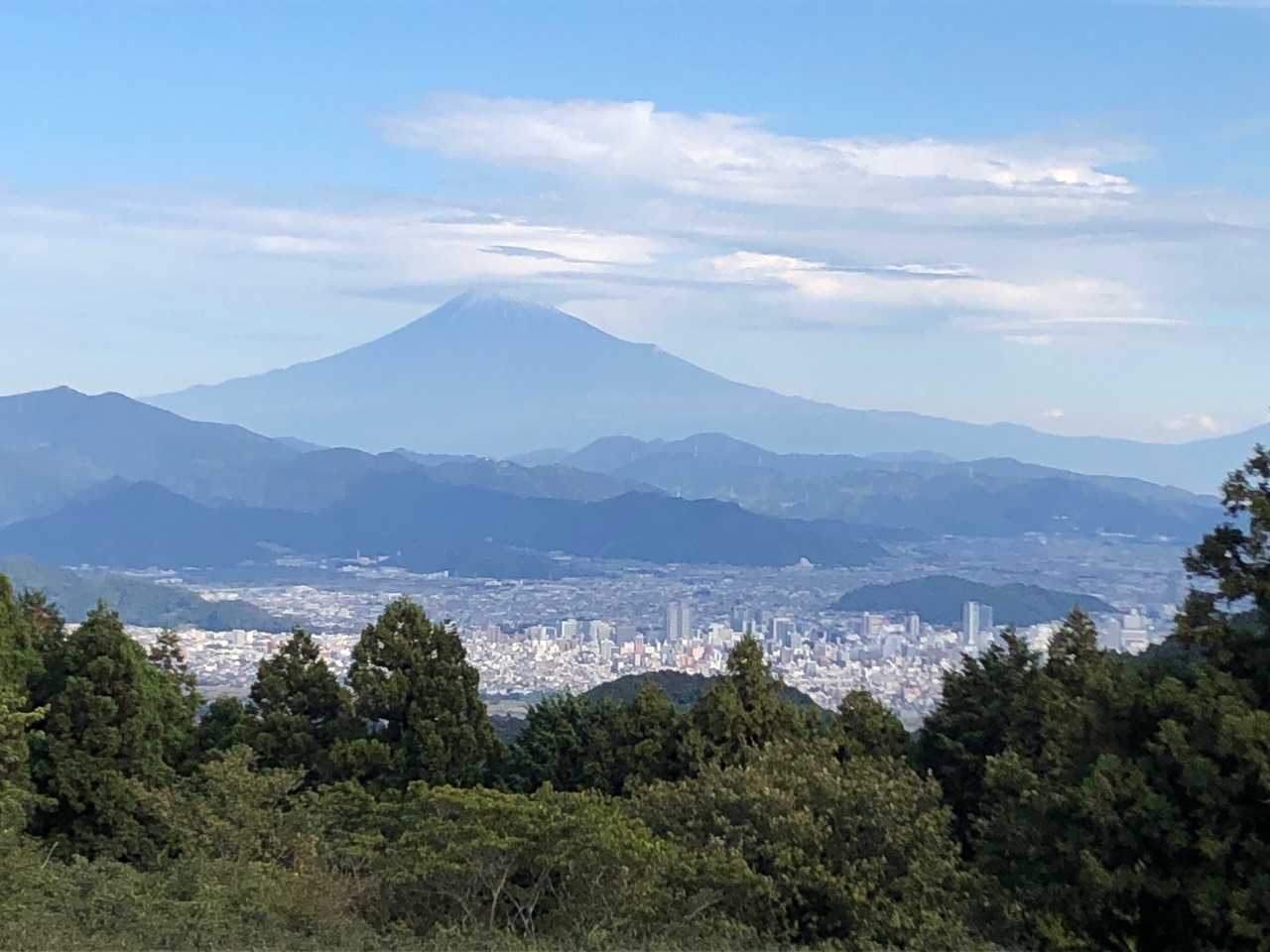 富士山頂上見えませんでした。