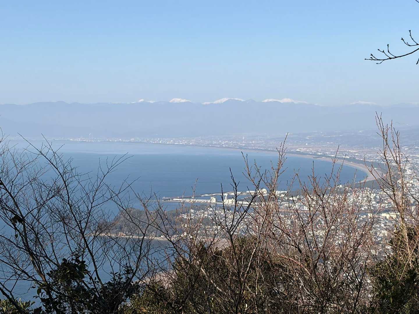 沼津港と南アルプス