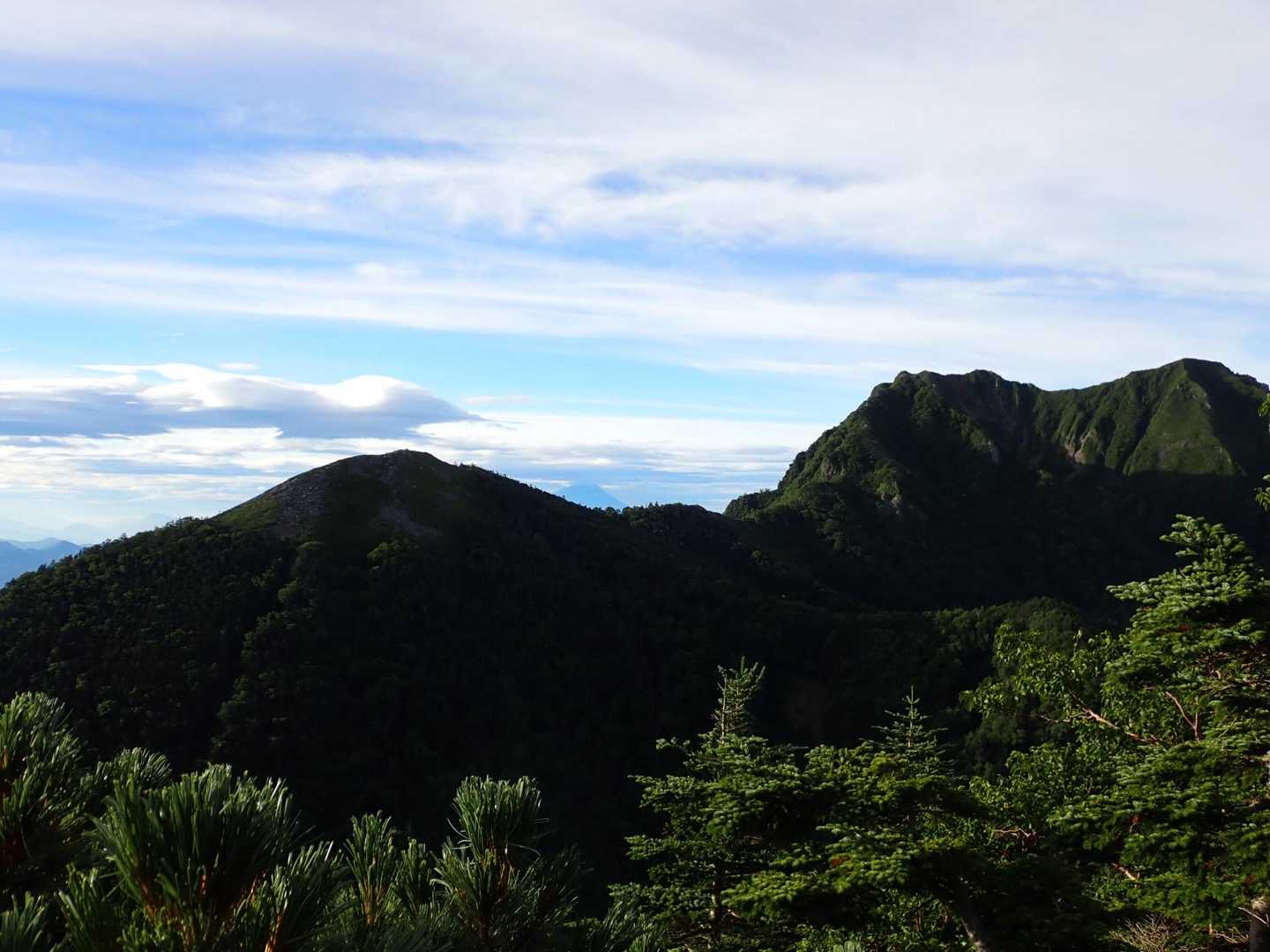 ツルネ〜富士山〜旭岳〜東ギボシ
雲多し