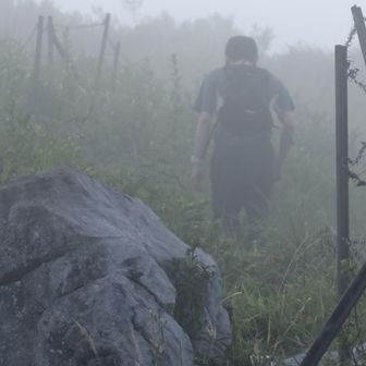 残念( ´△｀)
天気が崩れた🌫
五段城、その実態は？
いかんせん、
山頂は標識も見当たらず、眺望もなく…