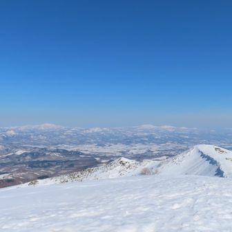 遠くに無意根山、余市岳