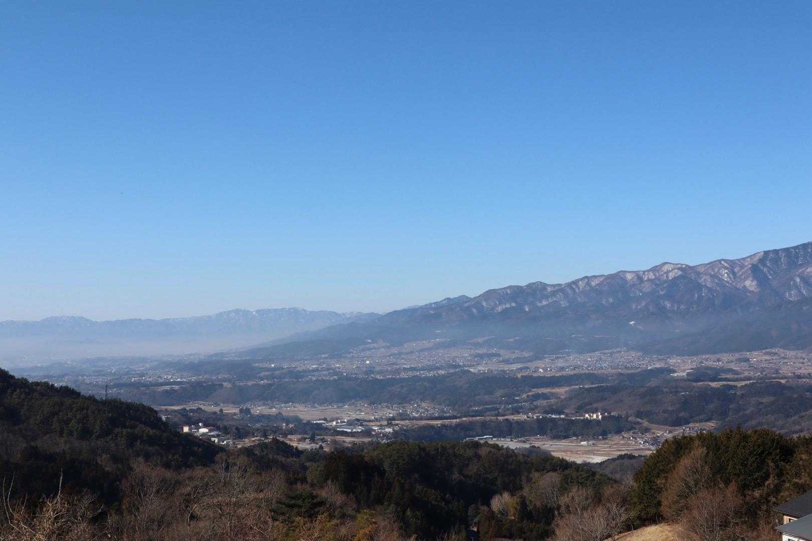 奥に恵那山までクッキリ。