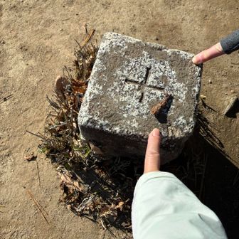 観音岳山頂到着〜
ちっこいエビフライ🍤と三角点🔼ピッ👆