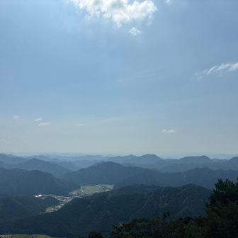 
山あい の 集落 が 見えました 😆
見えるのは ほぼ 
幾重 にも 連なり 重なりあう 山々 です

ᨒ ᨒ ᨒ ᨒ ᨒ ᨒ ᨒ ᨒ ᨒ ᨒ ᨒ 
