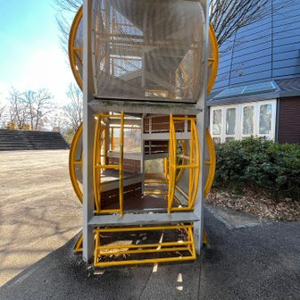 間違えてこども用の階段降りたら天井低くて大変でしたww