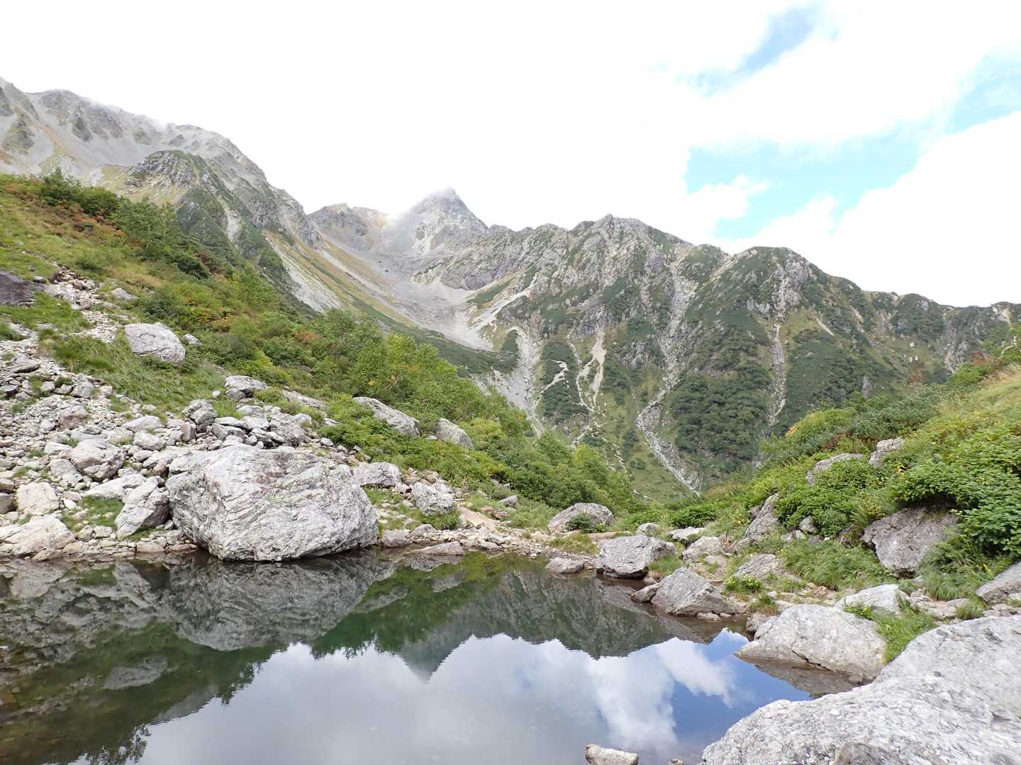 天狗池の逆さ槍。ガスがかからなくて良かった