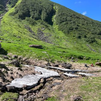八の沢カールこんなにも遠かったかな？と思わすくらい💧に欲してます