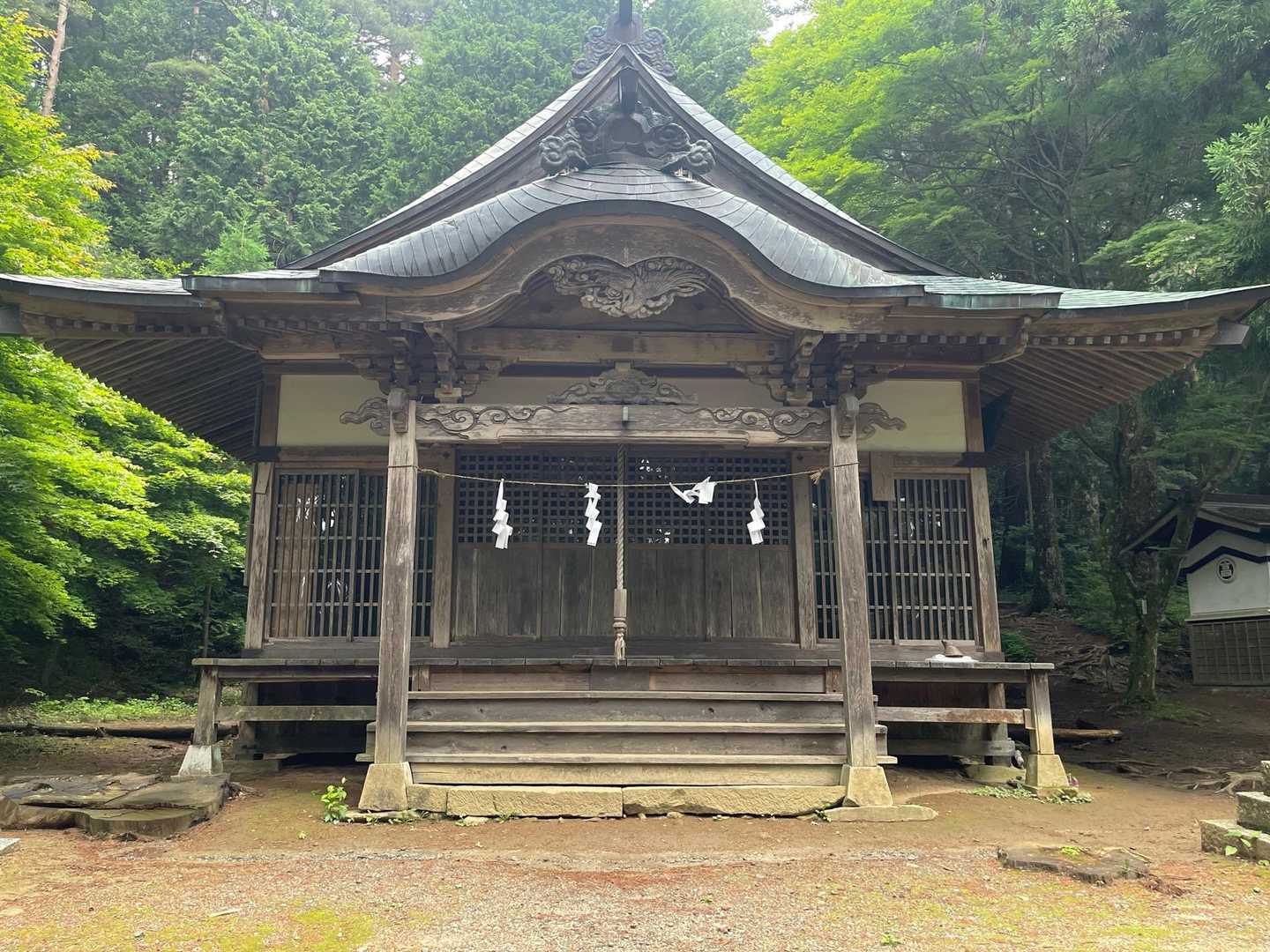 高鳥谷神社参道入口-高鳥谷神社-高烏谷のマツハダ-つが平- 周回コースの写真