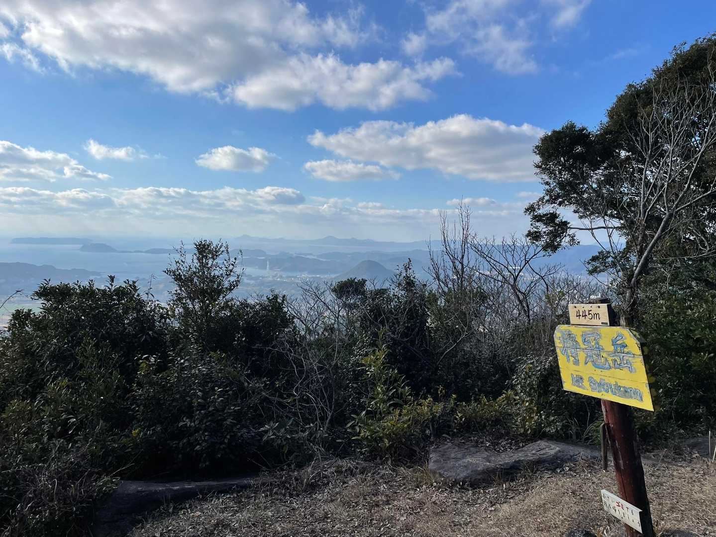 将冠岳からは相浦・九十九島方面の眺望が
開けている。