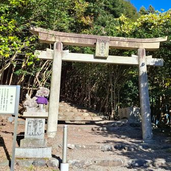 春は井戸谷ルートから登りましたが、今日は北尾根から登ります。