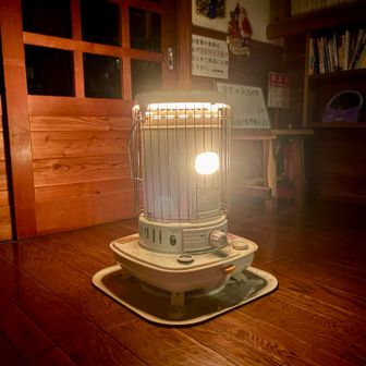 夜中に目が覚めてしまってトイレに向かって
ストーブの灯りと暖かさに癒されました
眠れないから「フォンダンショコラ ねっとり」とかでレシピ検索🔎