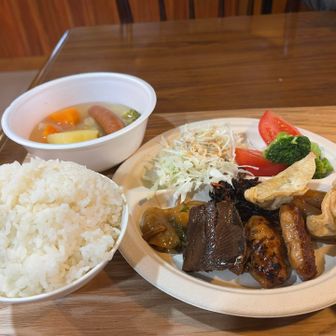 夕食はバイキング
山小屋ではたくさん食べてしまう😆