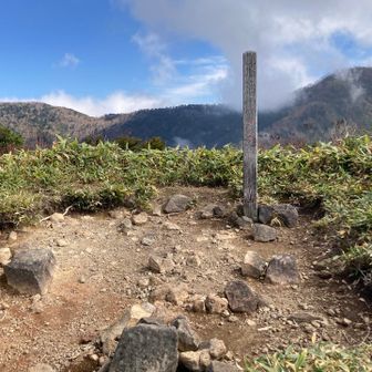 瑪瑙山山頂。北側南側が開けています。