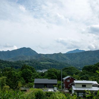 下山後のおかわり登山は城山(勝山城址)へ。正面に今日歩いた都留アルプス。