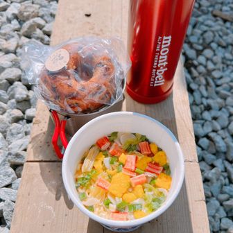 ランチはシーフードヌードル