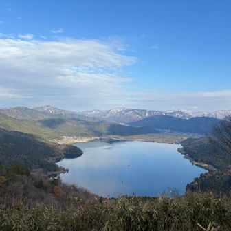 余呉湖を上から眺める
もう霧は無くなってますね、あれは朝イチだけの特別な景色だったのですね