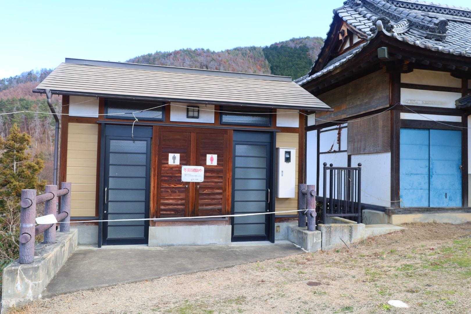 トイレも冬季は使えなかった！