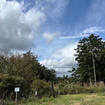 天気が良くなった頃の山頂の反対側❗笠山がちょっと見えてる😺
