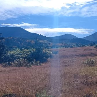 250ｍ登ると松仙園に出ます。
一気に展望が開けます。