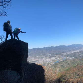 昼食後、明神岩へ🪨
雲ひとつない青空。