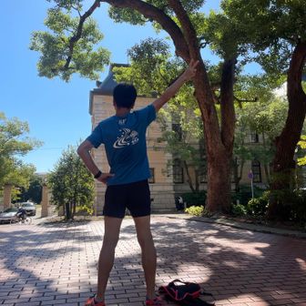サンダル🩴ではなく，久しぶりのランシューズ👟走りやすいですね。
写真撮ってもらうの恥ずかしいですけど😊😉