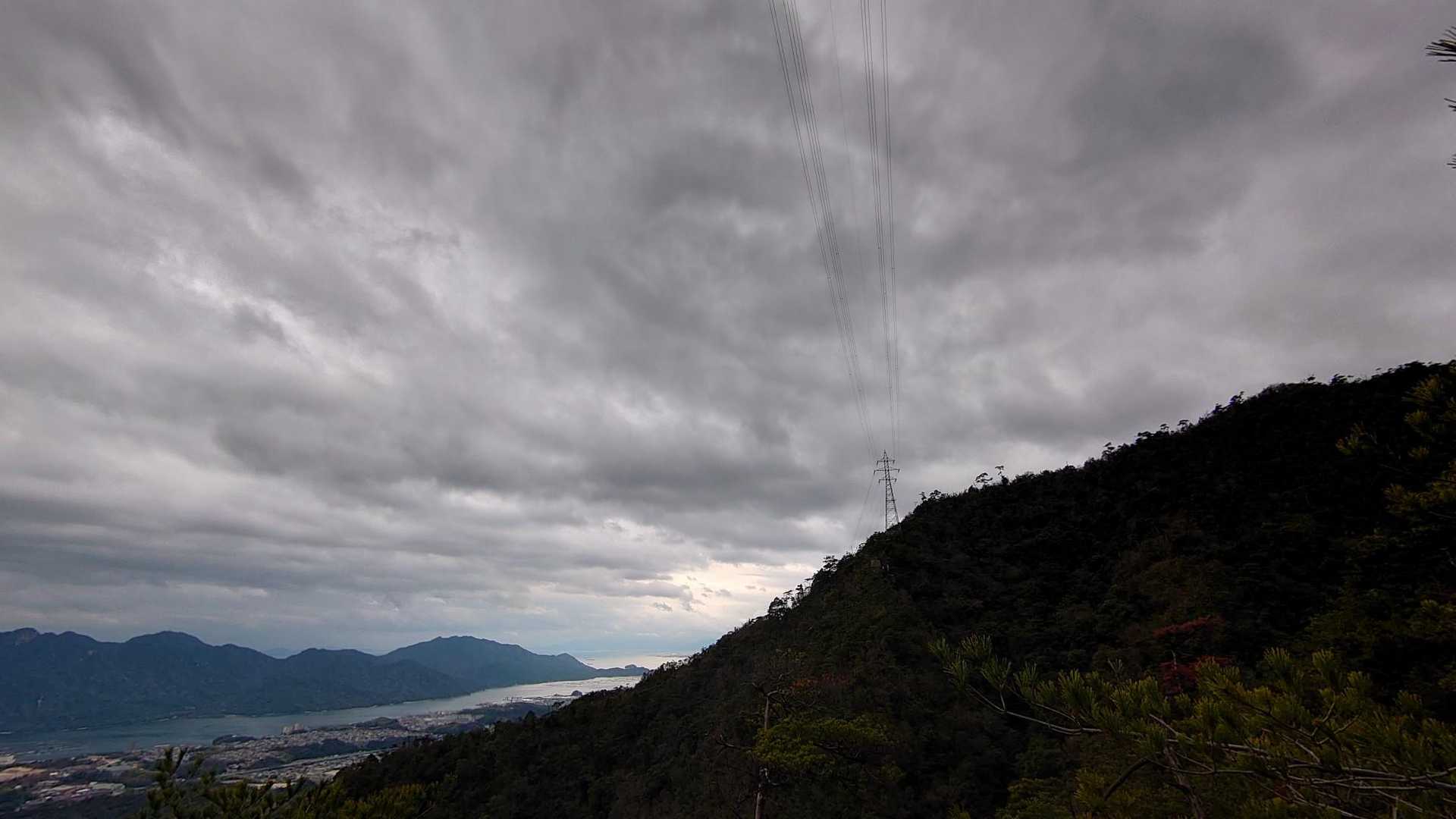 ここは送電線の真下だねー🙄