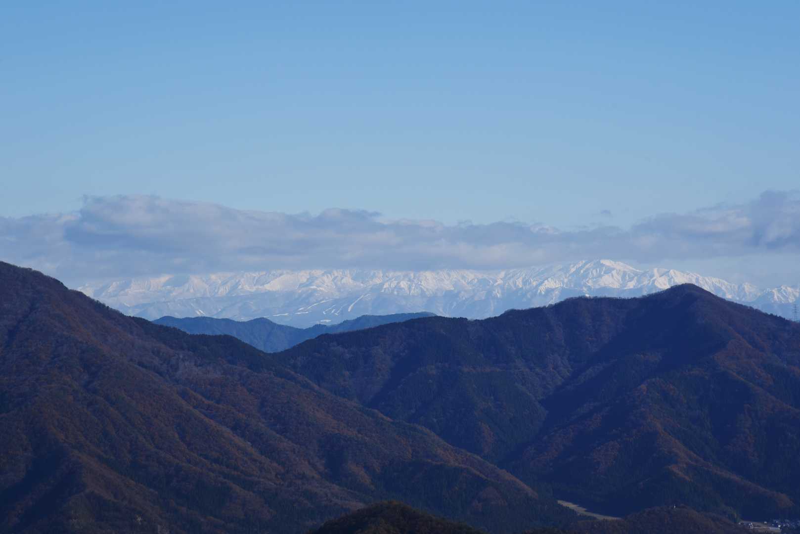 《登山口～ホノケ》

『白山方面』
視界も開け遠望を楽しみますが霊峰は雲塗れです(^^ゞ
(t)