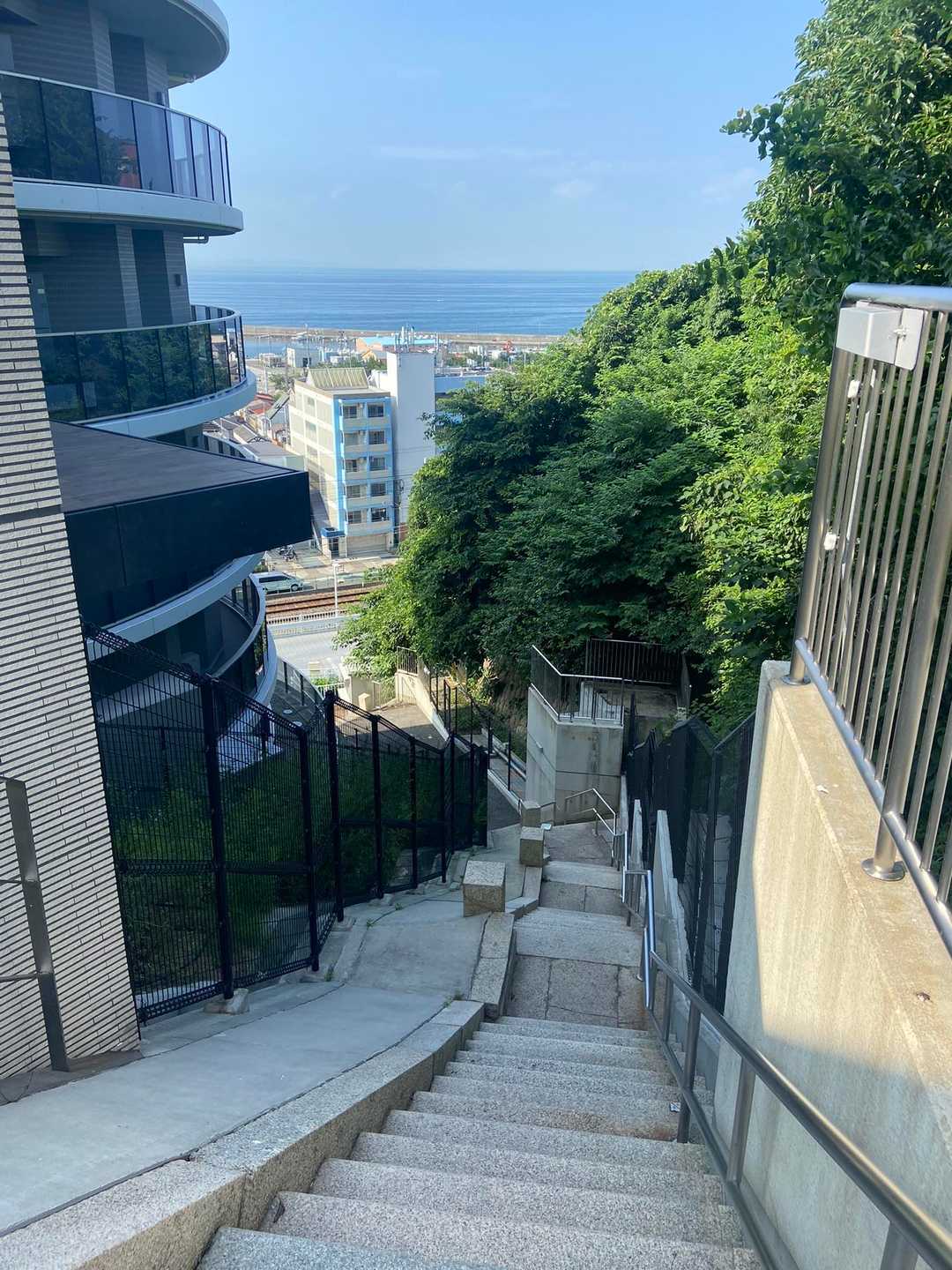 山を降りて須磨駅へ向かいます
こういう道も好き
須磨駅-鉄拐山のルートもいいなぁ