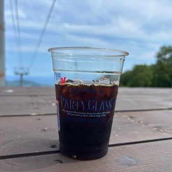 リフト降り場でくつろぎの一杯