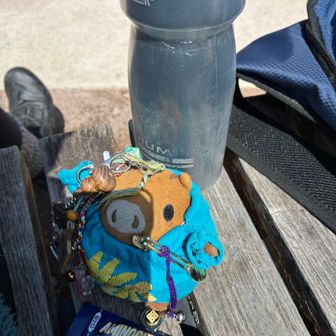 ダムの近くにトイレ休憩ポイントあり。ＢＣＡＡ補給食。今日は走り始めにも摂取してやる気💪