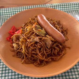 Day3️⃣
槍平小屋🏠でウインナー入り焼きそばをいただく👅