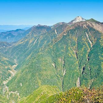 北沢峠がけっこう下に見える