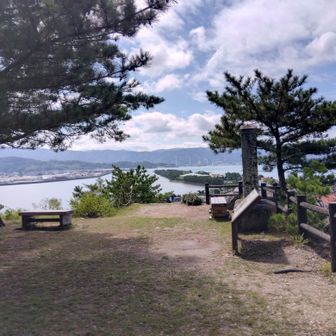 山頂風景　向こうは片男波
